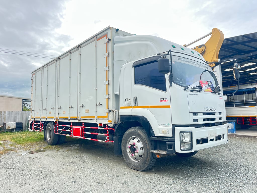 #หกล้อตู้สิบบาน ISUZU FTR 240 แรง ปี 2558 ราคาไม่ข้ามล้าน (2715) #หกล้อตู้สิบบาน ISUZU FTR 240 แรง ปี 2558 ราคาไม่ข้ามล้าน (2715)