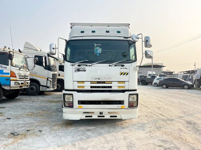 Vาย หกล้อตู้... หนึ่งในตัวเลือก ที่คุณกำลังมองหา ￼  ✔️หกล้อตู้สิบบาน ISUZU FTR 240 แรง ปี 2557  (9785)