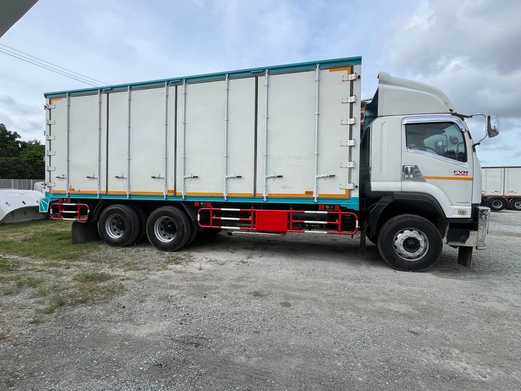 👉 สิบล้อตู้ ISUZU FVM 240 แรง เพลาเดียว ปี56 (4822) 👉 สิบล้อตู้ ISUZU FVM 240 แรง เพลาเดียว ปี56 (4822)