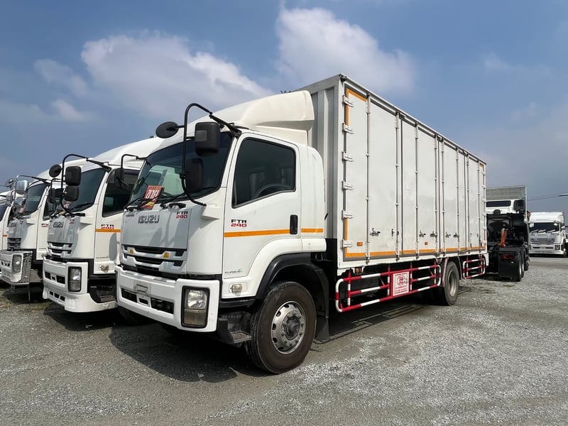 #หกล้อตู้สิบบาน  ISUZU FTR240 แรง ปี 2561  (8682)