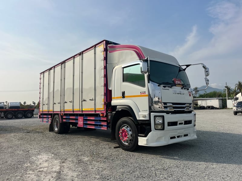 หกล้อตู้สิบบาน ISUZU FTR 240 แรง ปี 2565 (5322)