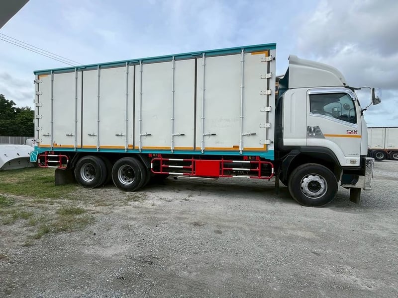 👉 สิบล้อตู้ ISUZU FVM 300แรง ปี 2562  (0634)