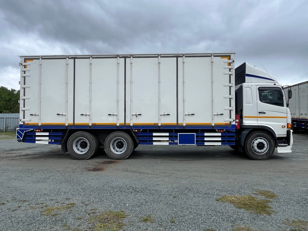 👉 สิบล้อตู้สิบบาน HINO FL8J 260 แรง ปี 2565 (9027) 👉 สิบล้อตู้สิบบาน HINO FL8J 260 แรง ปี 2565 (9027)