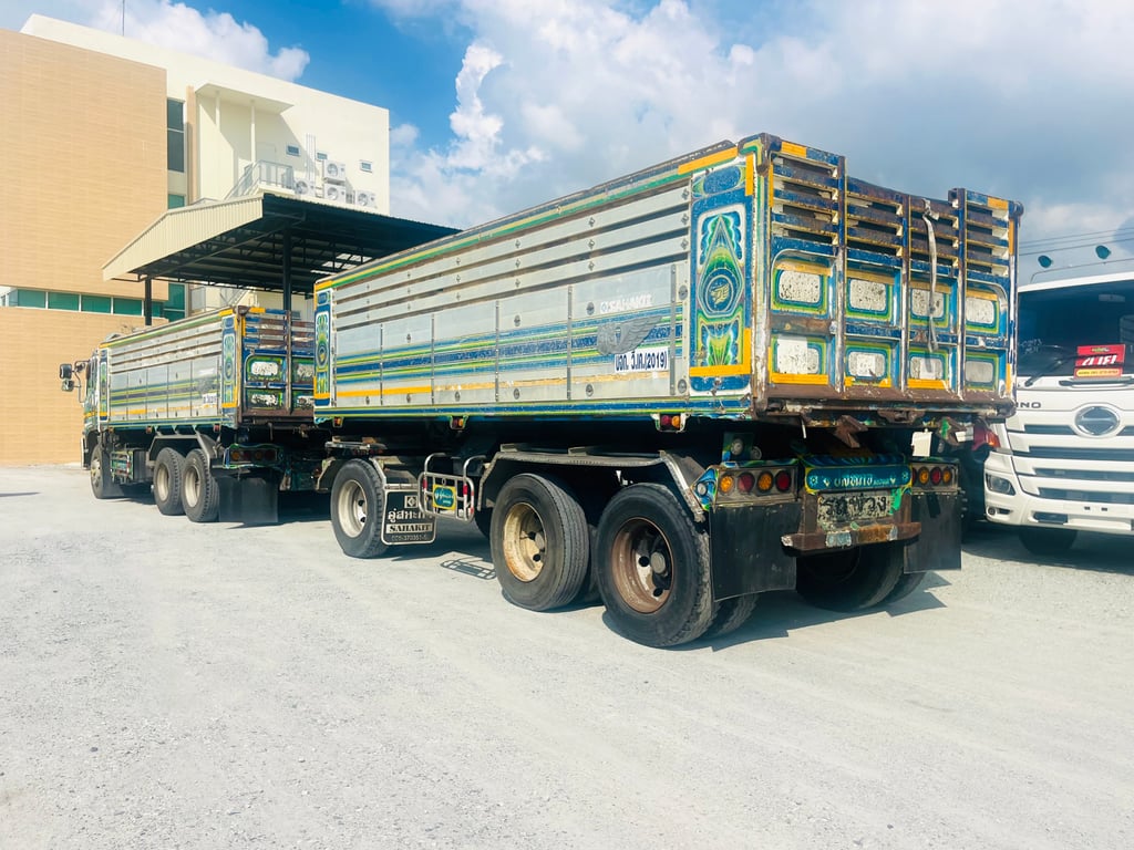 สิบล้อดั้มพ์ HINO FM1A 344 แรง ปี 2556 ( 3163 , 3164) สิบล้อดั้มพ์ HINO FM1A 344 แรง ปี 2556 ( 3163 , 3164)