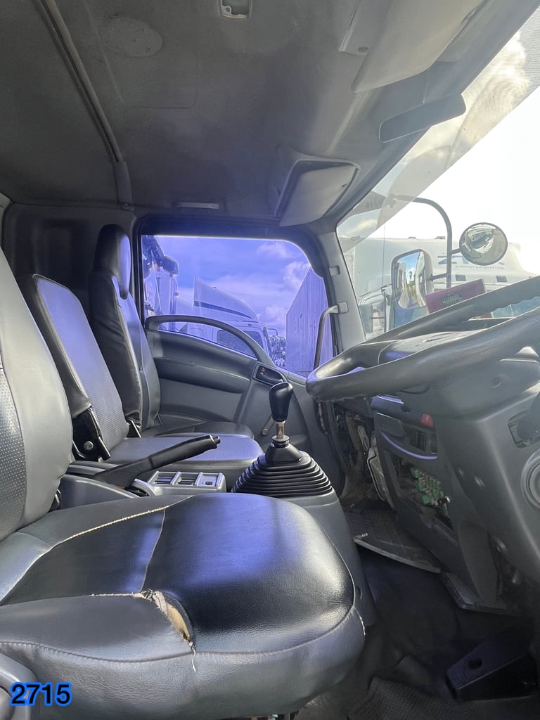 👉 หกล้อตู้สิบบาน ISUZU  FTR 240 แรง ปี 2558 (2715)