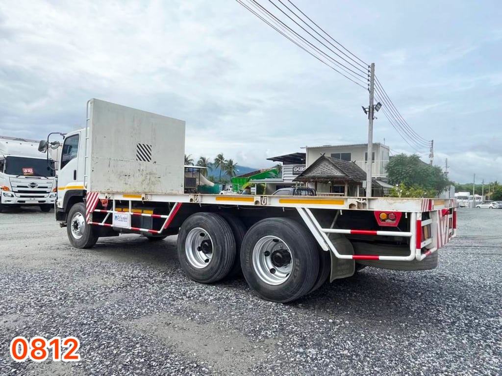 #สิบล้อพื้นเรียบ ISUZU  FVZ 300  แรง ปี 2557  (0812)