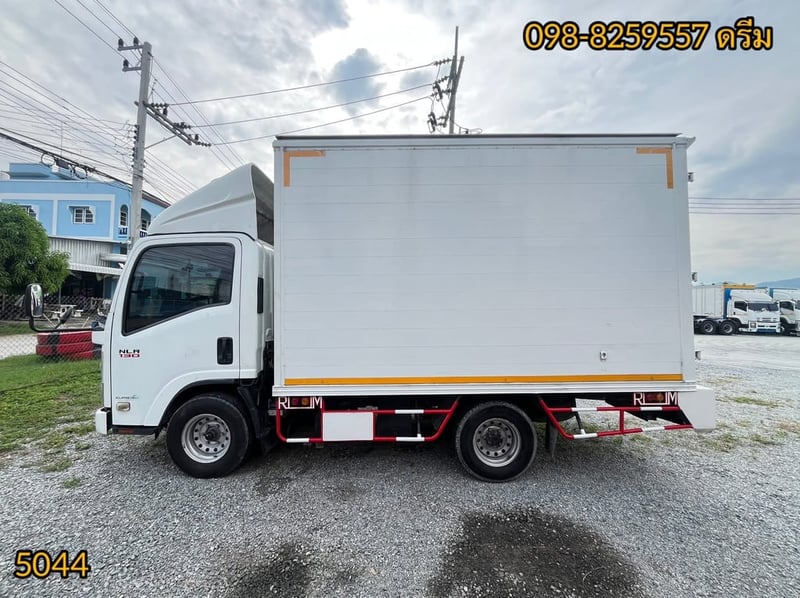 👉 สี่ล้อตู้ ISUZU NLR 130 แรง ปี 2560 (5044)
