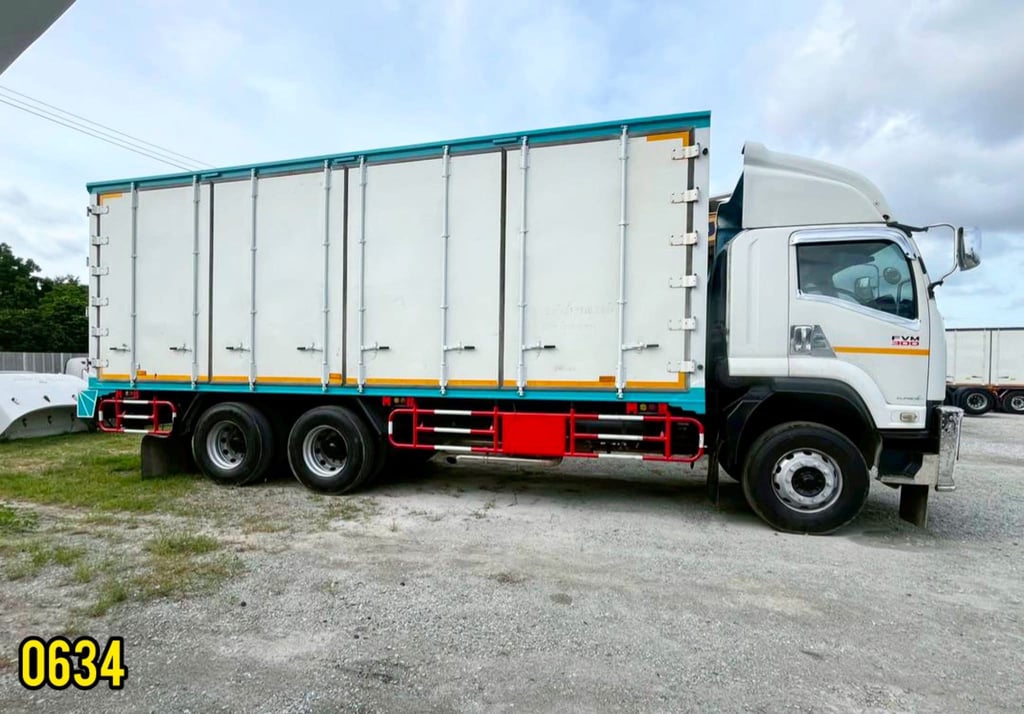 👉 สิบล้อตู้ ISUZU FVM 300แรง ปี 2562  (0634)