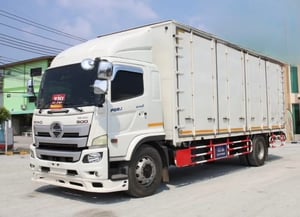 หกล้อตู้สิบบาน HINO FG8J 240 แรงม้า ปี 61 (4378) หกล้อตู้สิบบาน HINO FG8J 240 แรงม้า ปี 61 (4378)