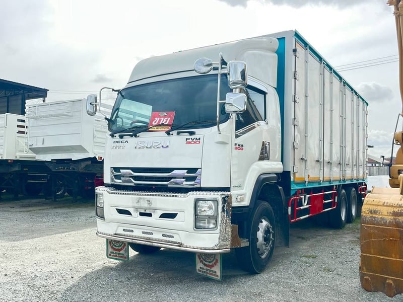 👉 สิบล้อตู้ ISUZU FVM 300แรง ปี 2562  (0634)