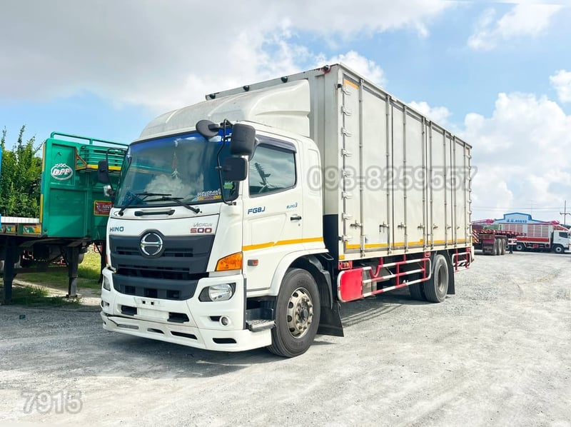 หกล้อตู้สิบบาน HINO FG8J 240 แรงม้า ปี 60 (7915) หกล้อตู้สิบบาน HINO FG8J 240 แรงม้า ปี 60 (7915)