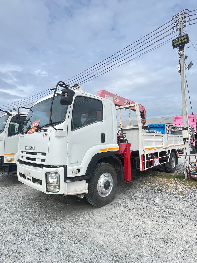 👉 หกล้อเครน ISUZU FTR  240 แรง ปี 2557  (0947)
