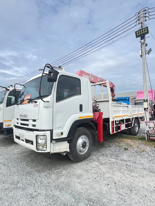 👉 หกล้อเครน ISUZU FTR  240 แรง ปี 2557  (0947)