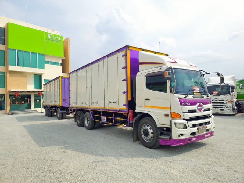 สิบล้อตู้สิบบาน HINO FL8J 260 แรง ปี 2560 หางตู้สิบบาน สามเพลา อู่เซฟดีล ปี 2563 (3133 , 4972) สิบล้อตู้สิบบาน HINO FL8J 260 แรง ปี 2560 หางตู้สิบบาน สามเพลา อู่เซฟดีล ปี 2563 (3133 , 4972)