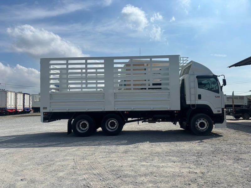 สิบล้อคอก ISUZU FVM 300 แรง ปี 2563 (4490)