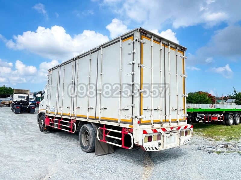 หกล้อตู้สิบบาน HINO FG8J 240 แรงม้า ปี 60 (7915) หกล้อตู้สิบบาน HINO FG8J 240 แรงม้า ปี 60 (7915)