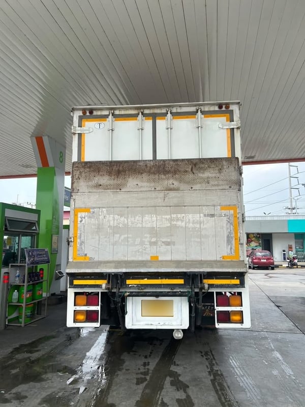 หกล้อตู้สิบบาน ISUZU FTR 240 แรง ปี 2565 (2375)