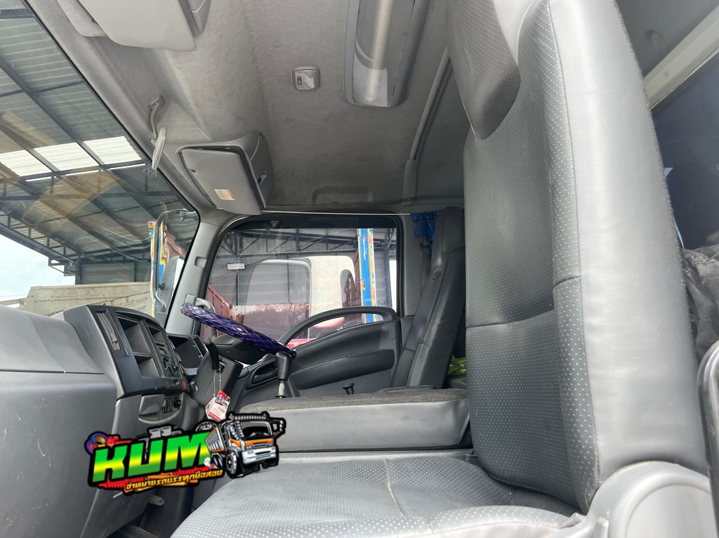 หกล้อตู้สิบบาน  ISUZU  FTR 240 แรง  ปี 2566 (3438)