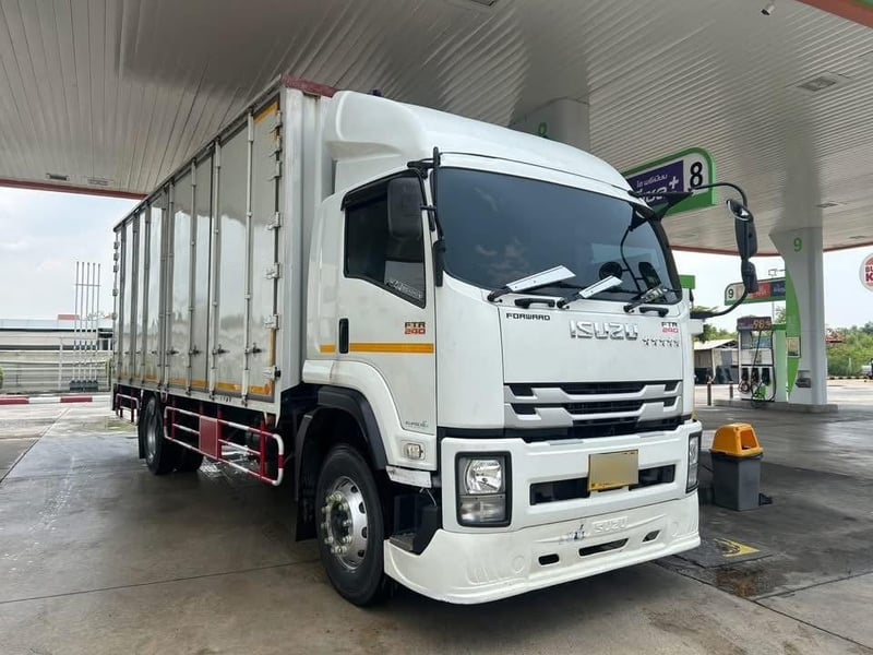 หกล้อตู้สิบบาน ISUZU FTR 240 แรง ปี 2565 (2375)