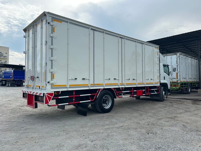 🔥ฟรีเก็บสวยทั้งคัน อู่BBC บ้านบึง🔥 หกล้อตู้สิบบาน ISUZU FTR 240 แรง ปี 2557(9785) 🔥ฟรีเก็บสวยทั้งคัน อู่BBC บ้านบึง🔥 หกล้อตู้สิบบาน ISUZU FTR 240 แรง ปี 2557(9785)