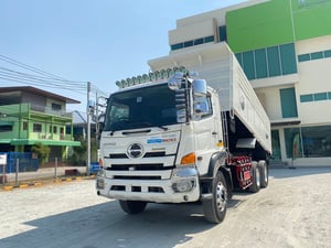 หกล้อตู้สิบบาน ISUZU FRR 210 แรง ปี 2566(8215)