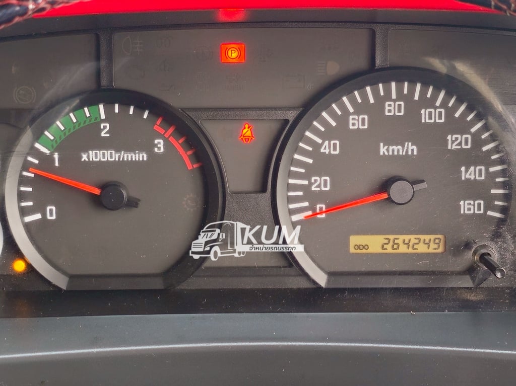 หกล้อตู้สิบบาน ISUZU FTR 240 แรง ปี 2555(5404)