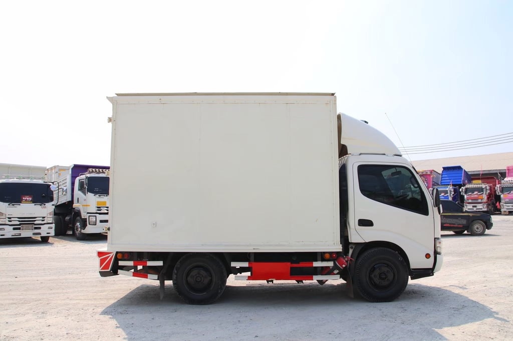สี่ล้อตู้ HINO XZU 136แรง  ปี2563 (3262) สี่ล้อตู้ HINO XZU 136แรง  ปี2563 (3262)
