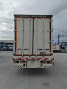 Vายตัด1,260,000 บาท หกล้อตู้สิบบาน HINO FG8J 240 แรงม้า ปี 60 (7915) Vายตัด1,260,000 บาท หกล้อตู้สิบบาน HINO FG8J 240 แรงม้า ปี 60 (7915)