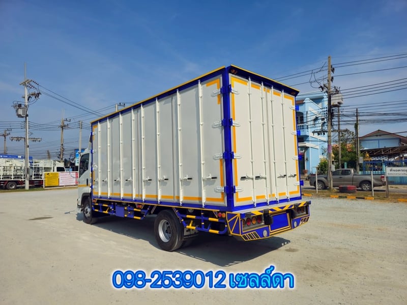 หกล้อตู้สิบบาน ISUZU FRR 210 แรง ปี 2566(8215) หกล้อตู้สิบบาน ISUZU FRR 210 แรง ปี 2566(8215)