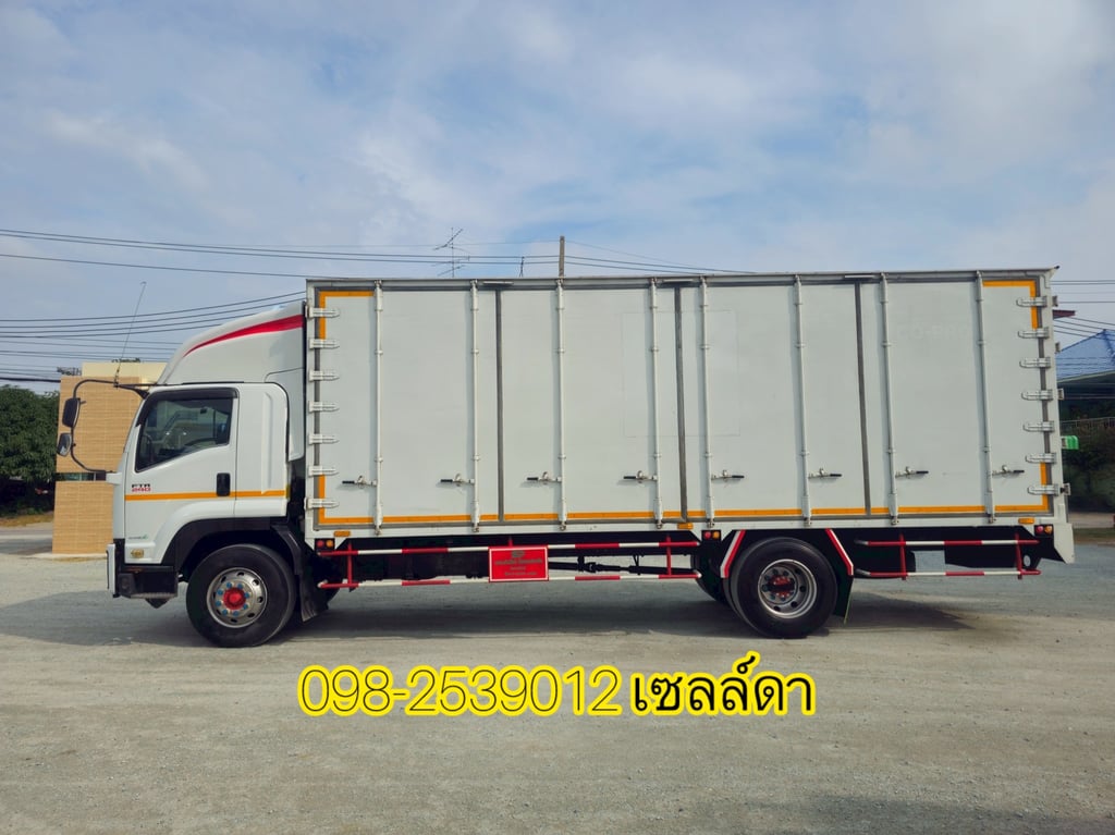 หกล้อตู้สิบบาน ISUZU FTR 240 แรง ปี 2555(5404)