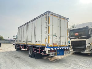 🚚รถเข้าใหม่หกล้อตู้สิบบาน  Isuzu FTR 240 แรงม้า ปี57 (9785)