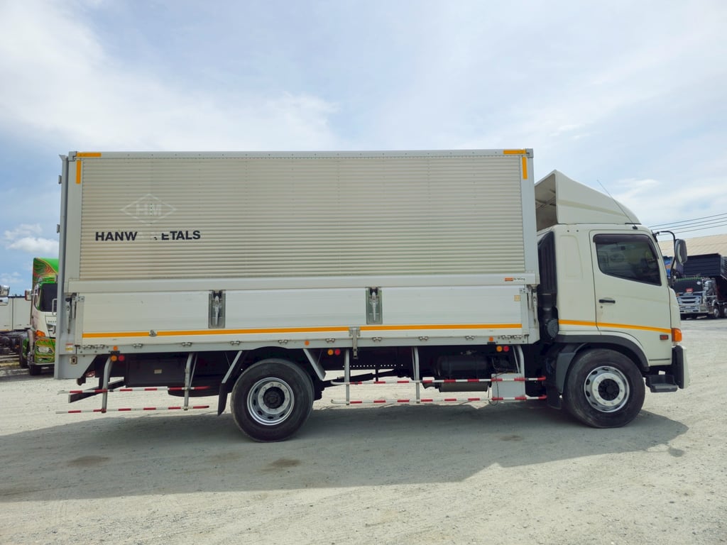 หกล้อตู้สองบาน HINO FG8J (3995) หกล้อตู้สองบาน HINO FG8J (3995)
