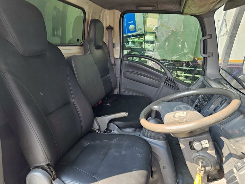 🩵หกล้อตู้ ISUZU NMR 130 แรง ปี 2558 (5477) 🩵หกล้อตู้ ISUZU NMR 130 แรง ปี 2558 (5477)