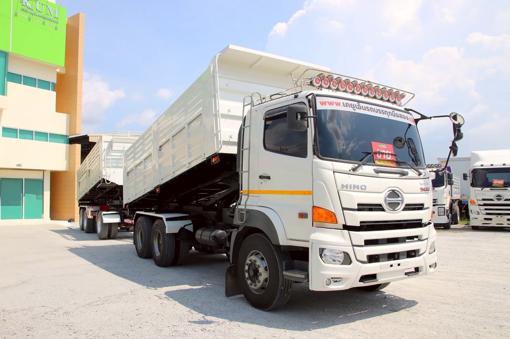 สิบล้อดั้มพ์ HINO FM1A 344 แรง ปี 2565 (2753,1976) สิบล้อดั้มพ์ HINO FM1A 344 แรง ปี 2565 (2753,1976)