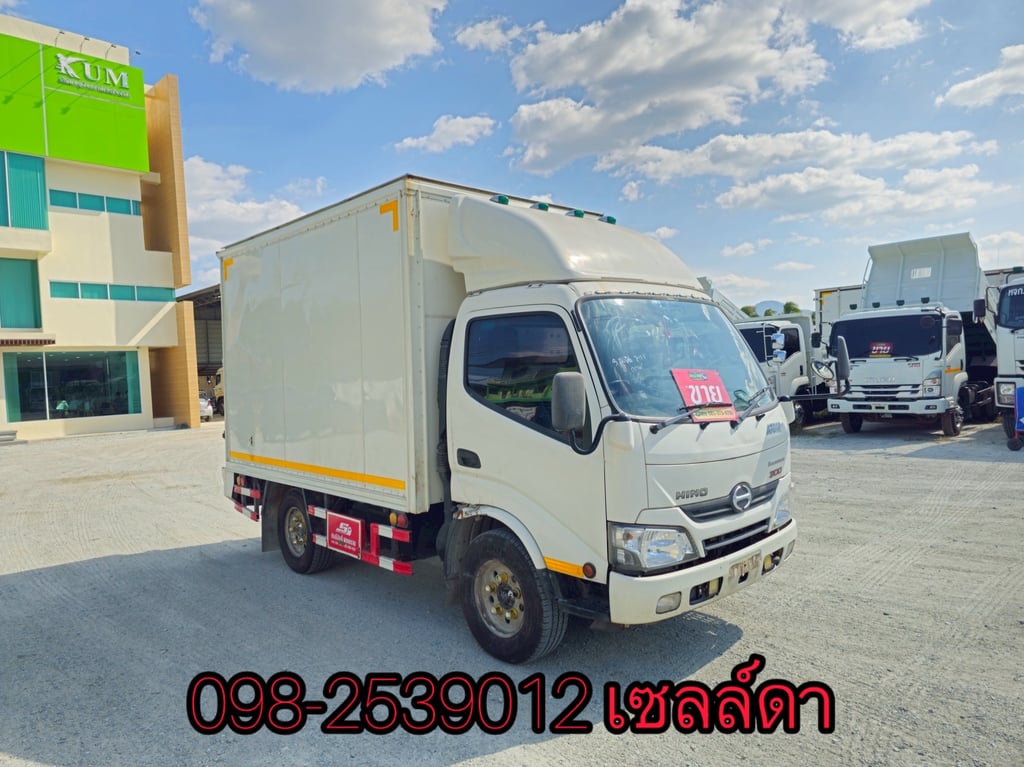สี่ล้อตู้ HINO XZU 136 แรง ปี 2565(8111)