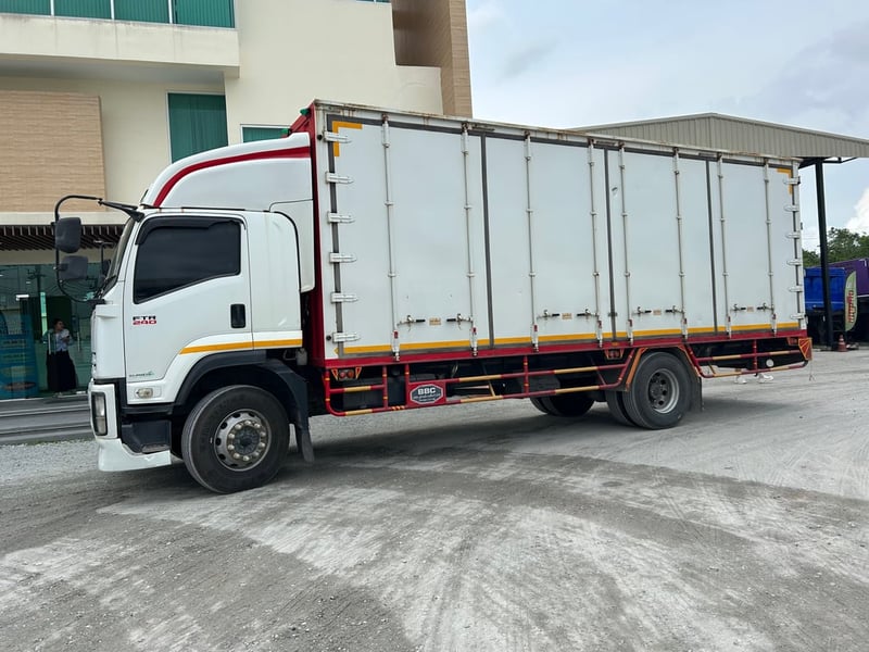 หกล้อตู้สิบบาน พร้อมลิฟท้าย Isuzu FTR240 ปี61 (7819) หกล้อตู้สิบบาน พร้อมลิฟท้าย Isuzu FTR240 ปี61 (7819)