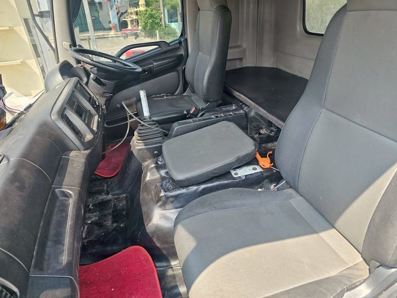 💜หกล้อตู้สิบบาน HINO FG8J 240 แรง ปี 2561(4378)