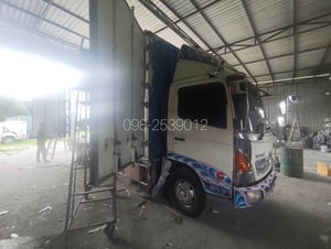 🔥ฟรีเก็บงานสวยให้ 🔥ฟรียางใหม่ 2 เส้น , หกล้อตู้สิบบาน HINO FC9J 175 แรง ปี 2556(8338) 🔥ฟรีเก็บงานสวยให้ 🔥ฟรียางใหม่ 2 เส้น , หกล้อตู้สิบบาน HINO FC9J 175 แรง ปี 2556(8338)