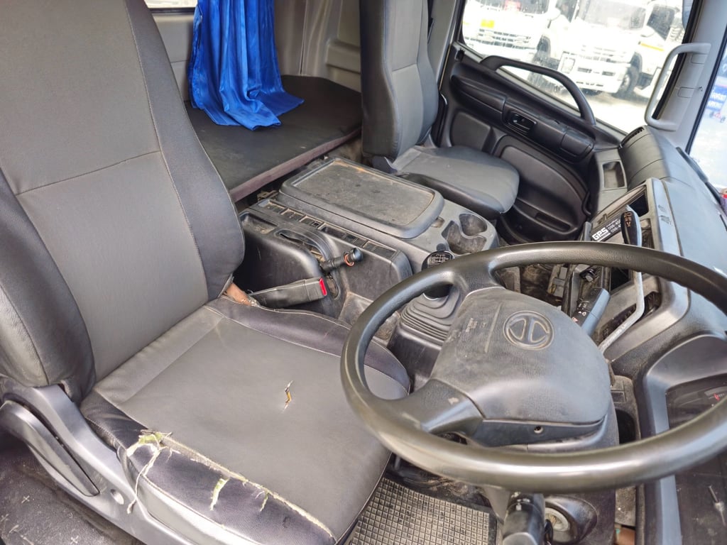 สิบล้อหัวลาก HINO FM2P 380 แรง ปี 2562(7351) สิบล้อหัวลาก HINO FM2P 380 แรง ปี 2562(7351)