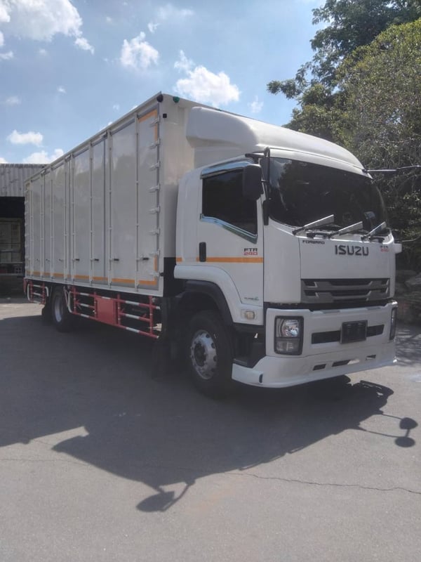 🔥หกล้อตู้สิบบาน ISUZU FTR 240 แรง ปี 2561(0510) 🔥หกล้อตู้สิบบาน ISUZU FTR 240 แรง ปี 2561(0510)