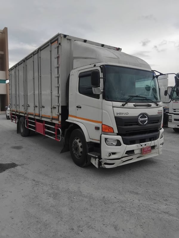 Vายตัด1,260,000 บาท หกล้อตู้สิบบาน HINO FG8J 240 แรงม้า ปี 60 (7915) Vายตัด1,260,000 บาท หกล้อตู้สิบบาน HINO FG8J 240 แรงม้า ปี 60 (7915)