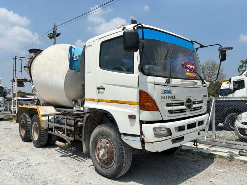 สิบล้อรถโม่ปูน ￼Isuzu  hino 