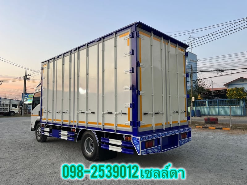 หกล้อตู้สิบบาน ISUZU NPR 150 แรง ปี 2565(5464) หกล้อตู้สิบบาน ISUZU NPR 150 แรง ปี 2565(5464)