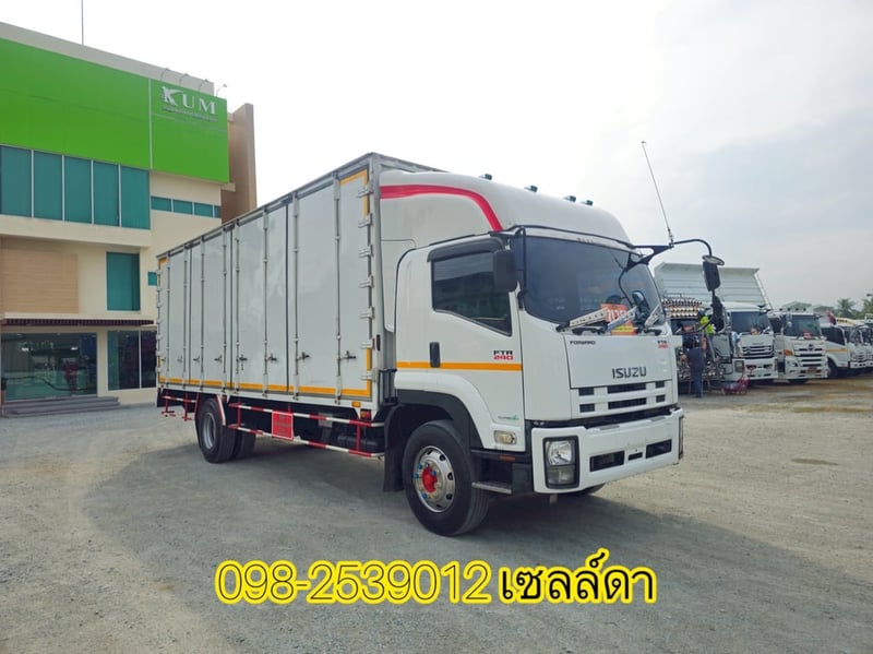 หกล้อตู้สิบบาน ISUZU FTR 240 แรง ปี 2555(5404) หกล้อตู้สิบบาน ISUZU FTR 240 แรง ปี 2555(5404)