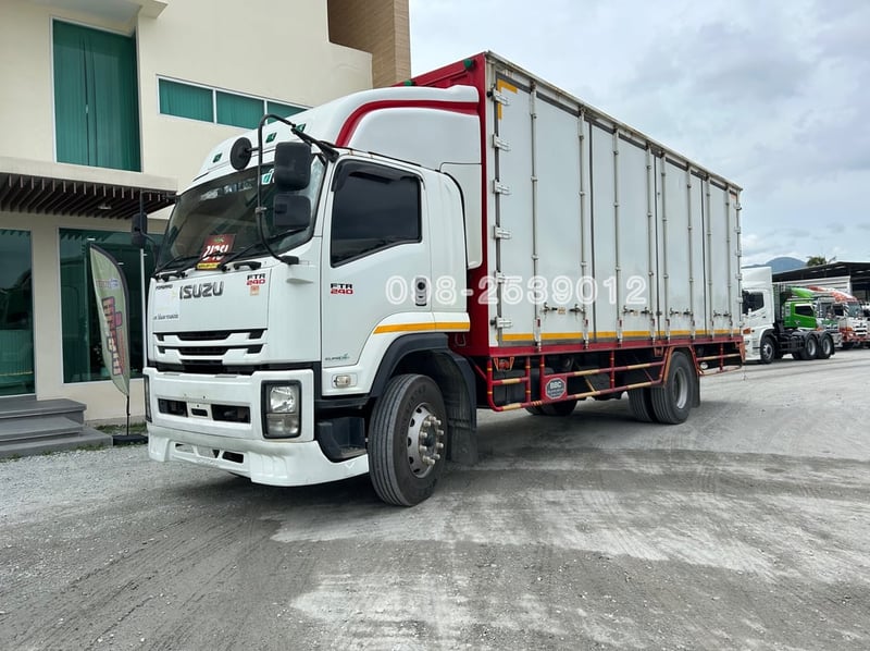 🔥รถเข้าใหม่คะ🔥 หกล้อตู้สิบบาน ISUZU FTR 240 แรง ปี 2561(8202)