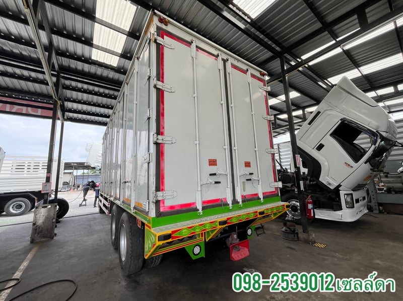 👉สิบล้อตู้สิบบาน  ISUZU FTR 240 แรง ปี 2562(8315)