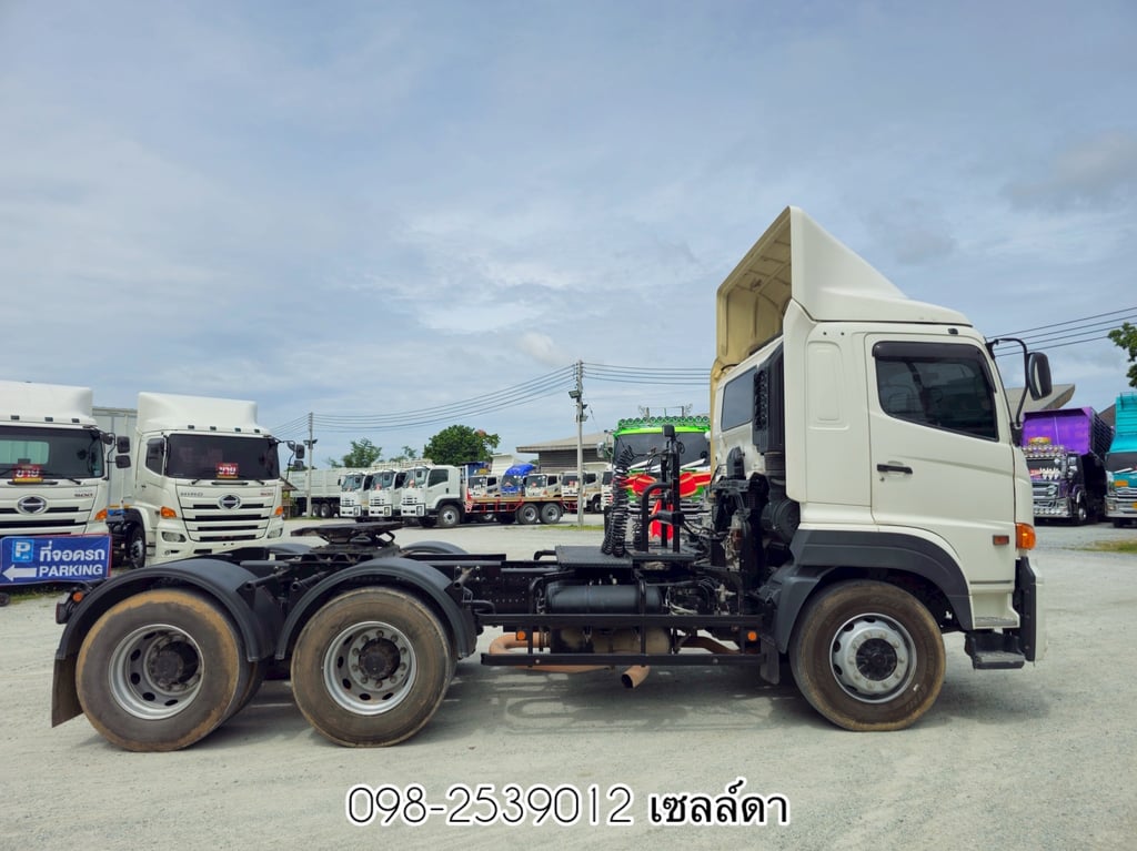 สิบล้อหัวลาก ปีใหม่ ไมล์น้อย(2258) สิบล้อหัวลาก ปีใหม่ ไมล์น้อย(2258)