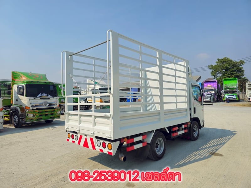สี่ล้อคอก ISUZU NLR 130 แรง ปี 2555(8467)