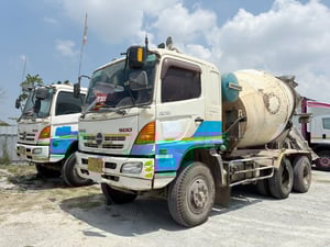 สิบล้อรถโม่ปูน ￼Isuzu  hino 