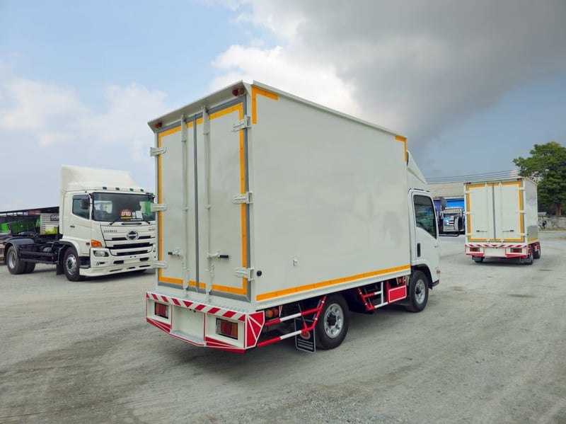 สี่ล้อตู้ ISUZU  NLR104 แรง ปี 2563(2632)